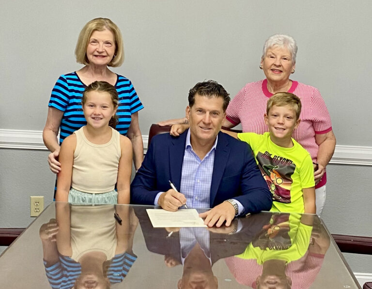 Dillon Mayor Signs Farmers Market Week Proclamation