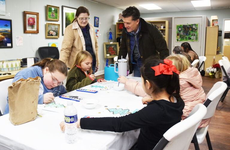 Gifted and Talented Students Come To Visitor Center For Art Class