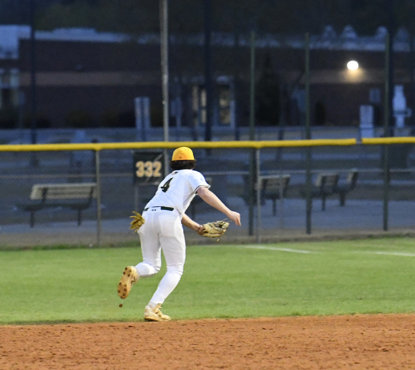 Weston Hilburn's grounder goes by second